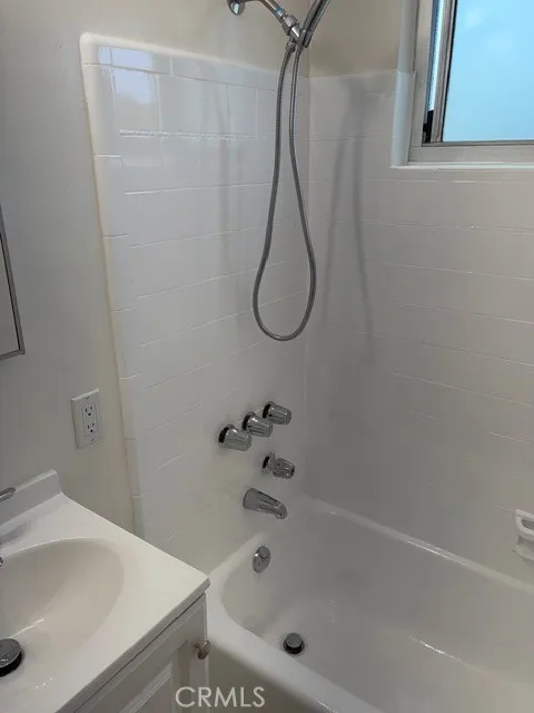 Very clean bath