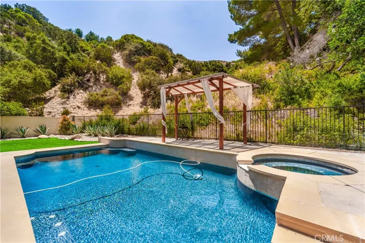 24961 Alicante, Calabasas, California 91302