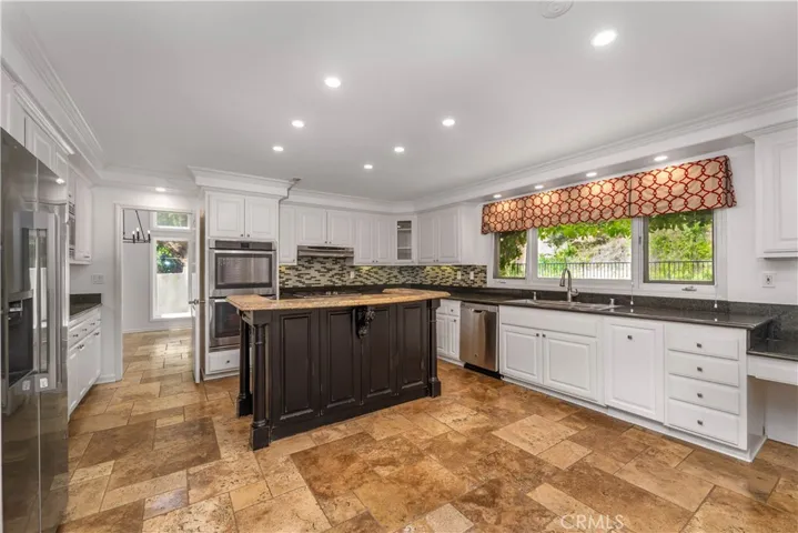24961 Alicante, Calabasas, California 91302