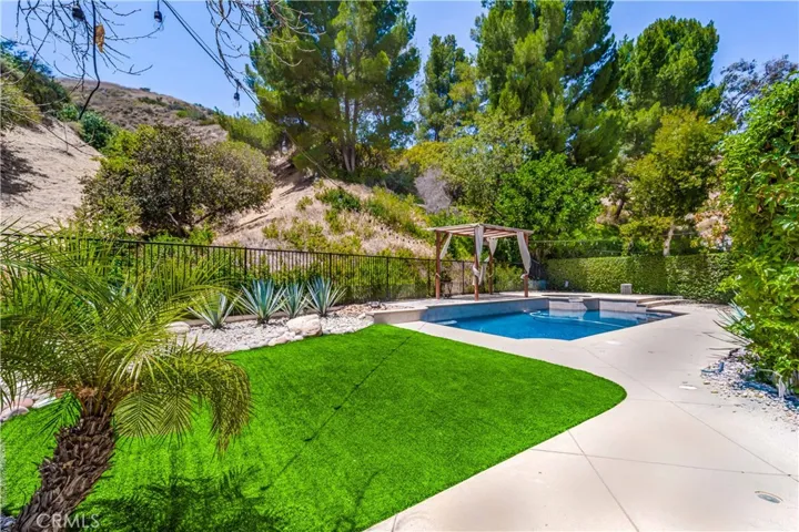 24961 Alicante, Calabasas, California 91302