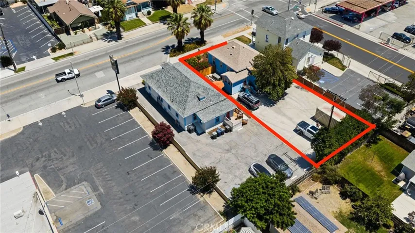 Lot line is estimated.  Buyer to do their own due diligence.