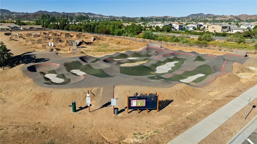 Pump track