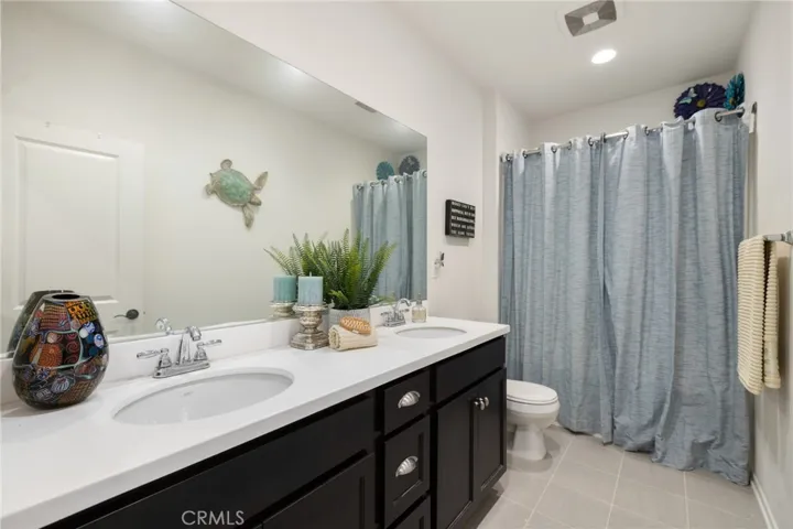 Secondary full bath