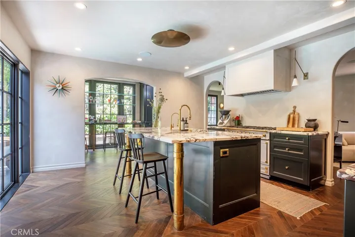 Large Center Island with breakfast bar