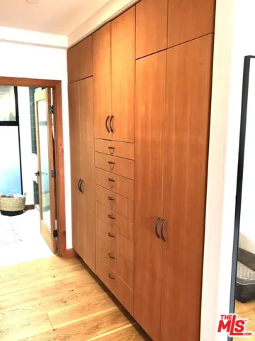 Primary Suite, Verticle grain
