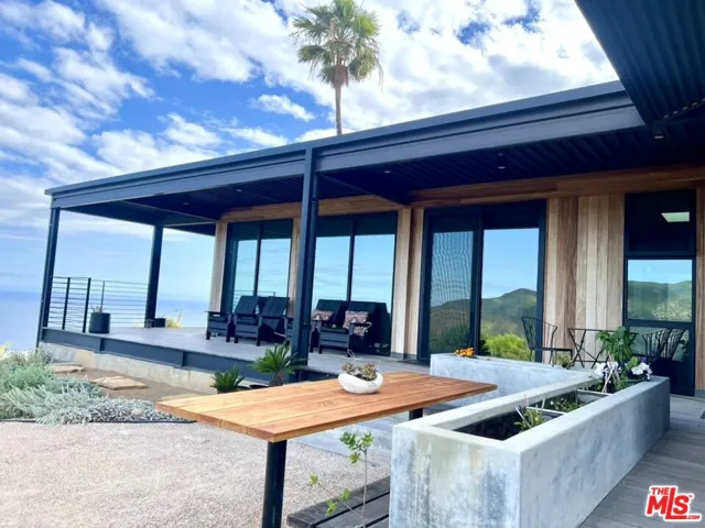 Exterior living room