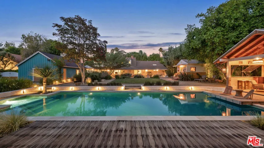 6101 Shoup Avenue, Woodland Hills, California 91367
