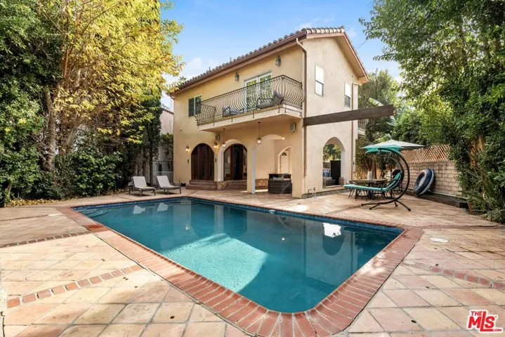12109 Maxwellton Road, Studio City, California 91604