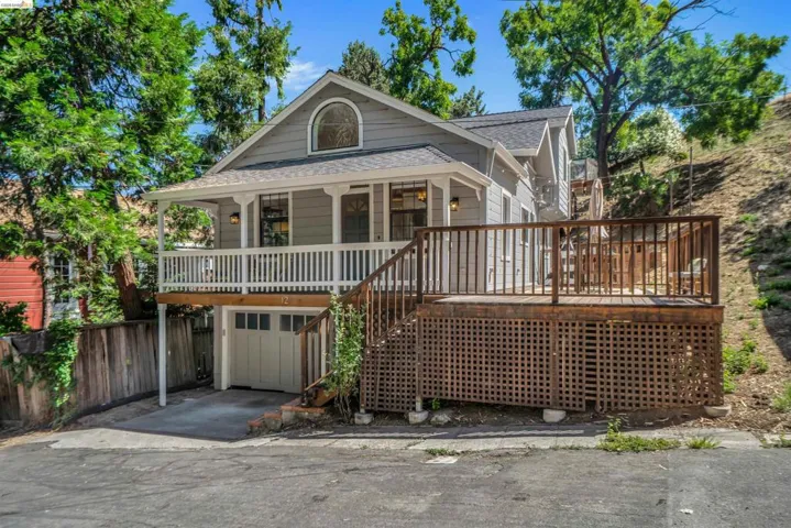 12 Erskine St, Port Costa, California 94569