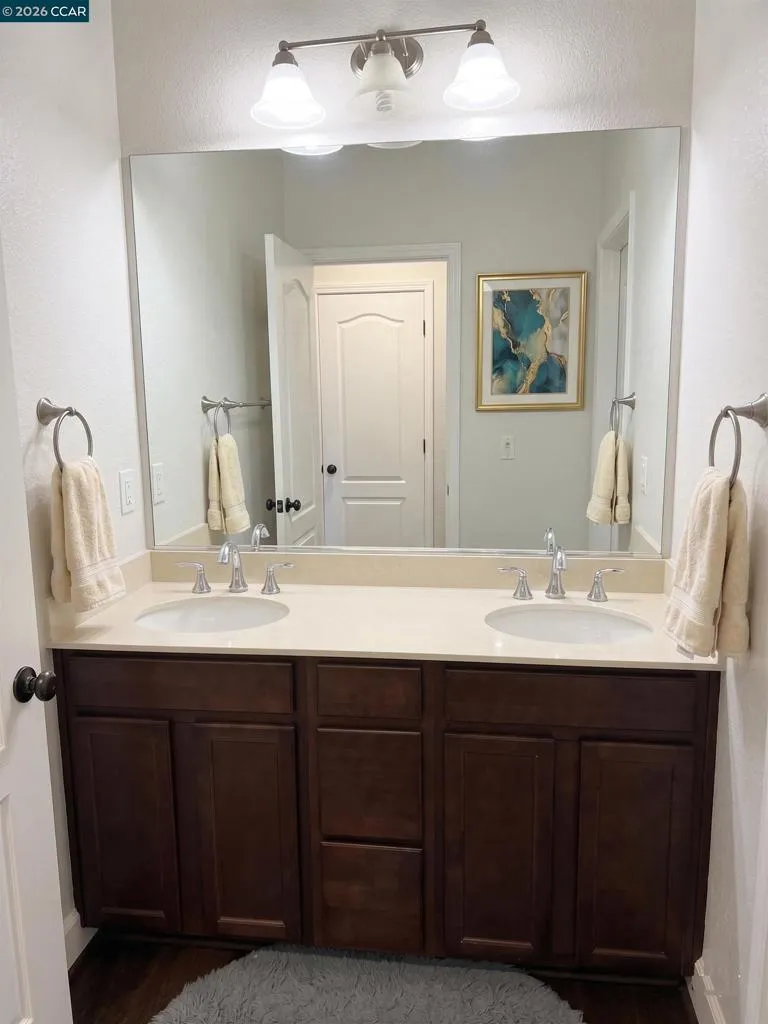 Hall bathroom - Upstairs