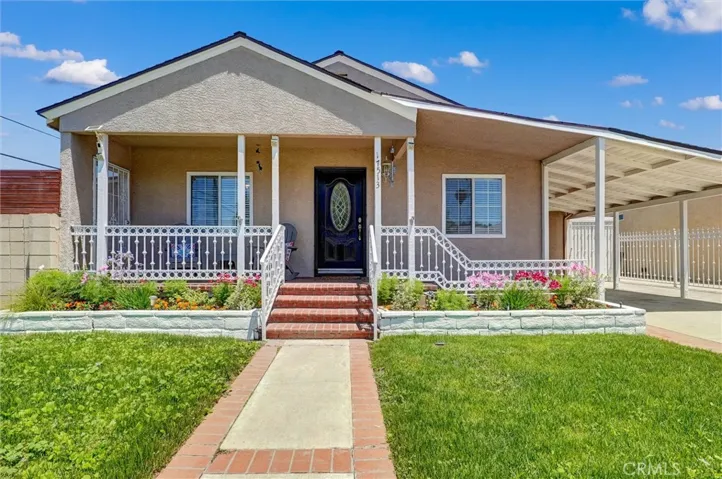 Front facing Tiara Street