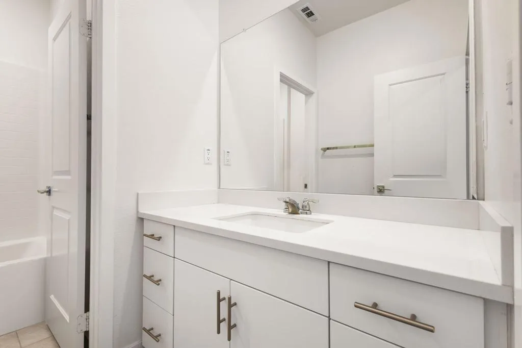 20-web-or-mls-TJOxford_OPMG_0626_020