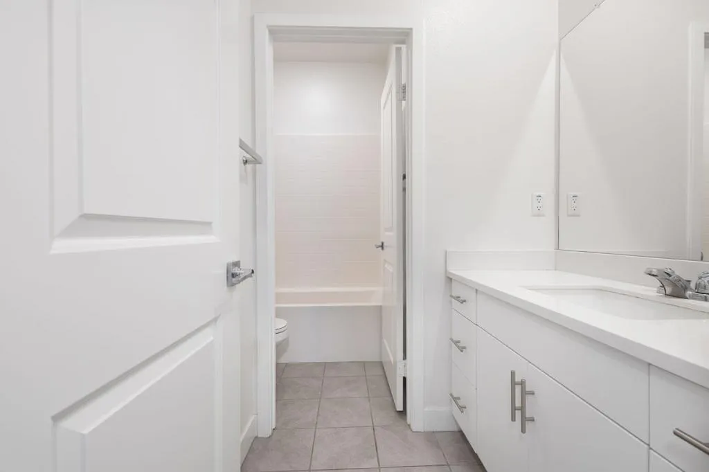 21-web-or-mls-TJOxford_OPMG_0626_021
