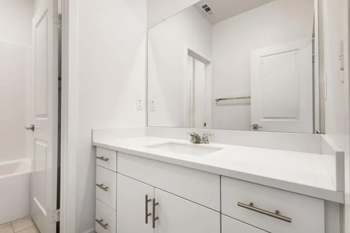 20-web-or-mls-TJOxford_OPMG_0626_020