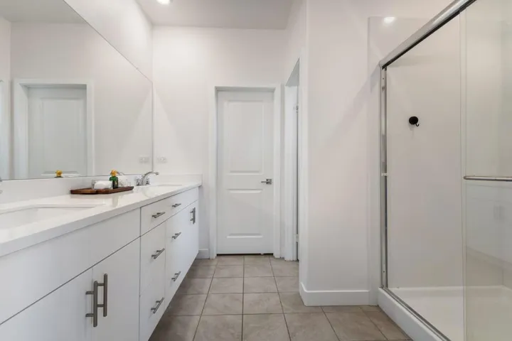 18-web-or-mls-TJOxford_OPMG_0626_018