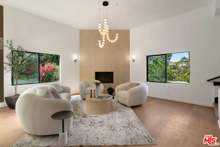 8506 Oak Court, Los Angeles, California 90046