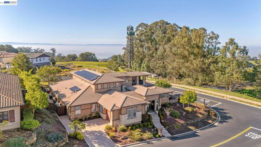 3 Stonebrae Rd, Hayward, California 94542