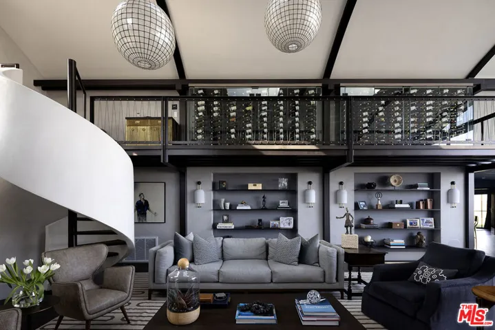 1641 Woods Drive, West Hollywood, California 90069