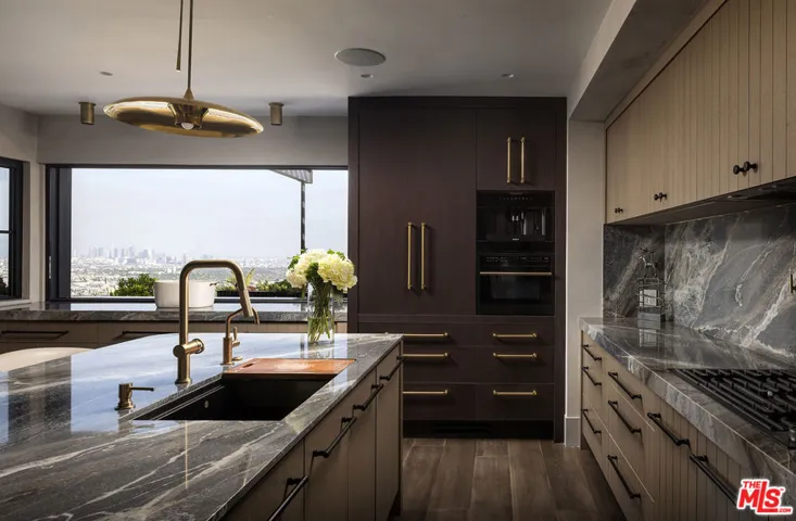 1641 Woods Drive, West Hollywood, California 90069