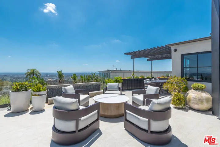 1641 Woods Drive, West Hollywood, California 90069