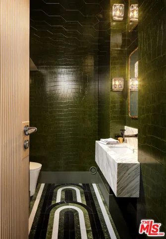 1641 Woods Drive, West Hollywood, California 90069