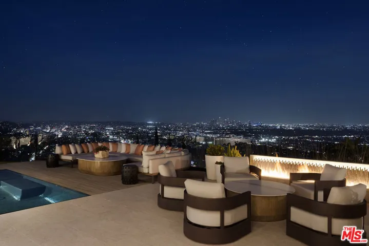 1641 Woods Drive, West Hollywood, California 90069