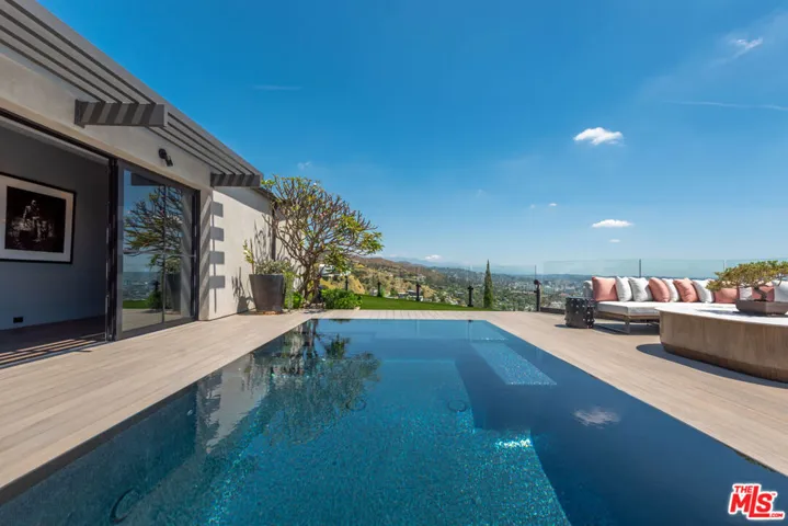 1641 Woods Drive, West Hollywood, California 90069