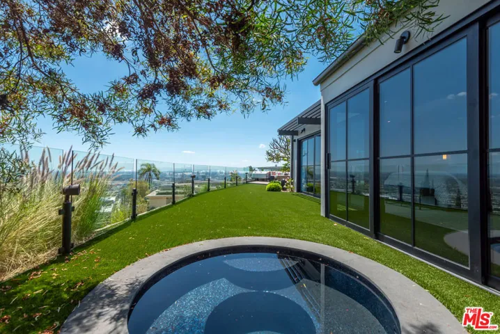 1641 Woods Drive, West Hollywood, California 90069