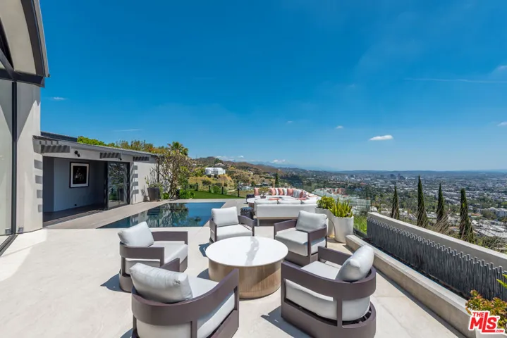 1641 Woods Drive, West Hollywood, California 90069