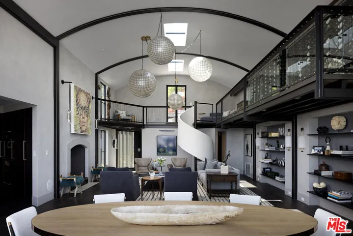 1641 Woods Drive, West Hollywood, California 90069