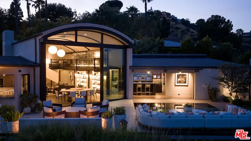 1641 Woods Drive, West Hollywood, California 90069
