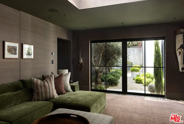 1641 Woods Drive, West Hollywood, California 90069