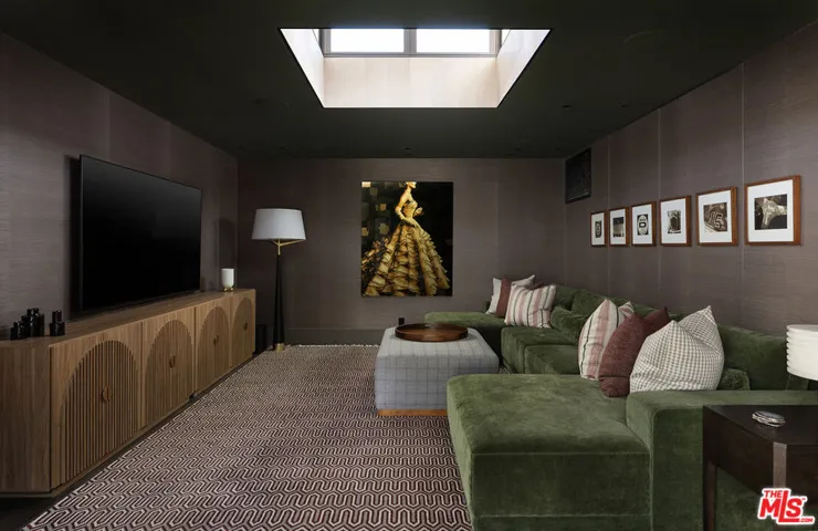1641 Woods Drive, West Hollywood, California 90069