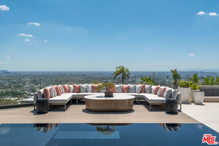 1641 Woods Drive, West Hollywood, California 90069