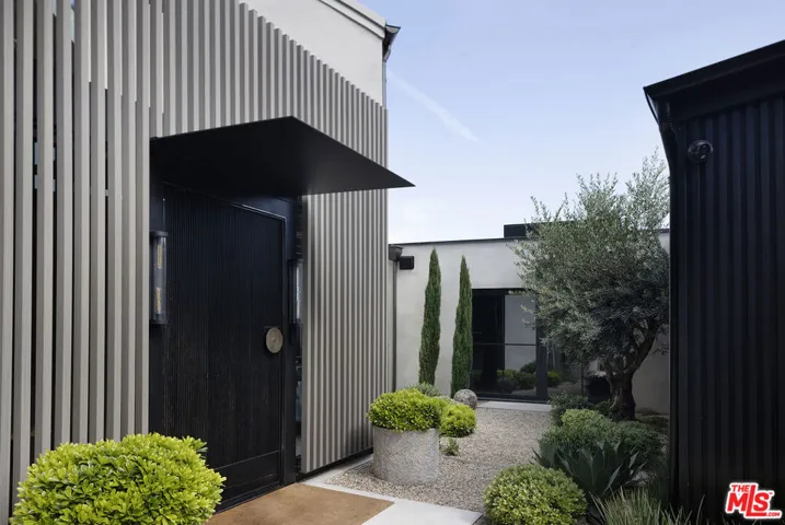 1641 Woods Drive, West Hollywood, California 90069