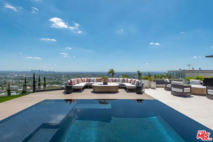 1641 Woods Drive, West Hollywood, California 90069