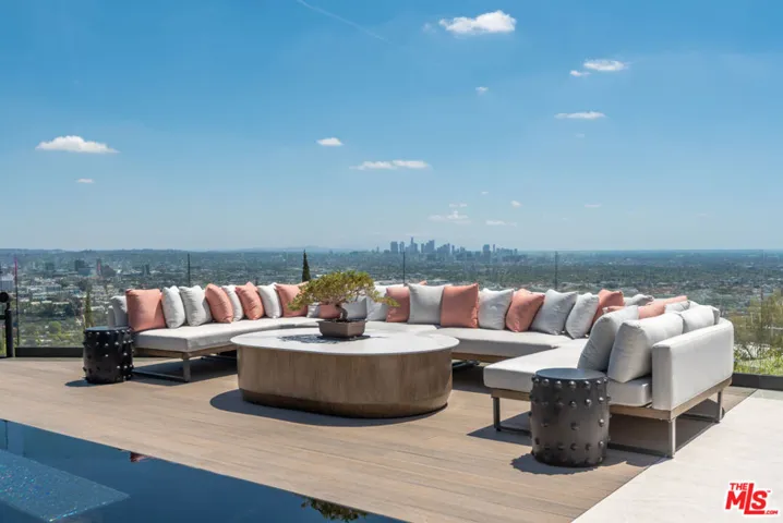 1641 Woods Drive, West Hollywood, California 90069