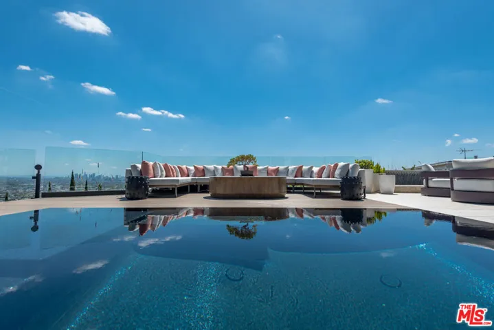 1641 Woods Drive, West Hollywood, California 90069