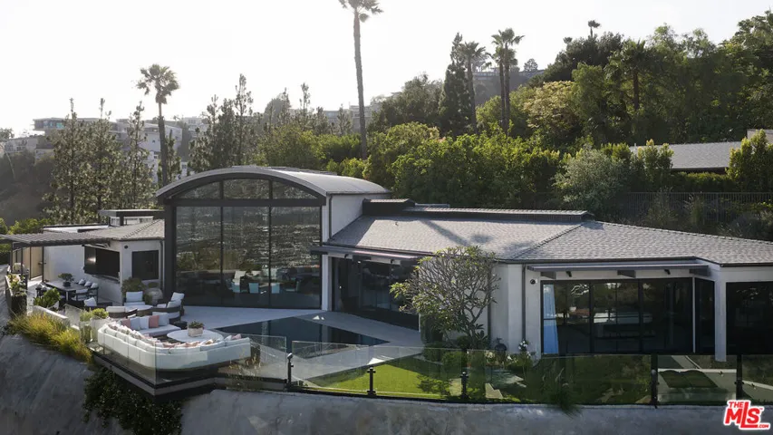 1641 Woods Drive, West Hollywood, California 90069