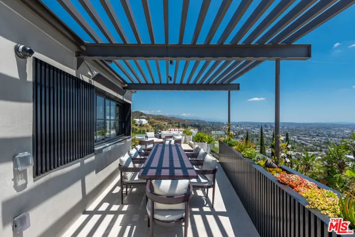 1641 Woods Drive, West Hollywood, California 90069