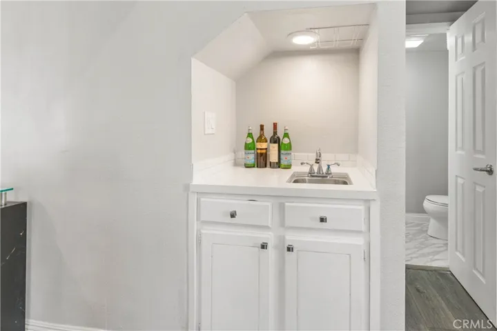 Wet Bar.
