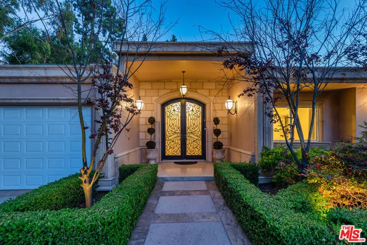 1915 Loma Vista Drive, Beverly Hills, California 90210
