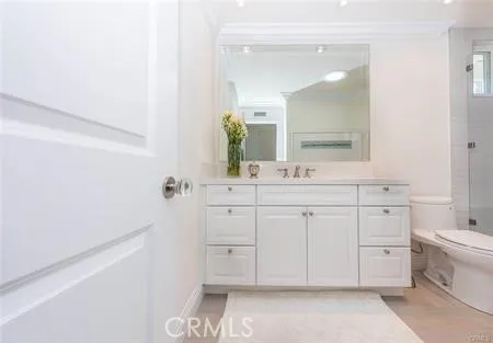 upstairs hall bath