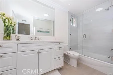 upstairs hall bath