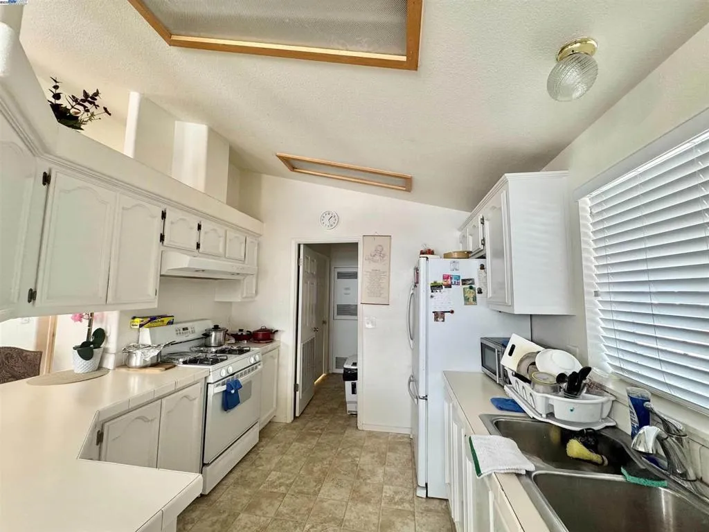 1220 Tasman, Sunnyvale, California 94089 — photo 5