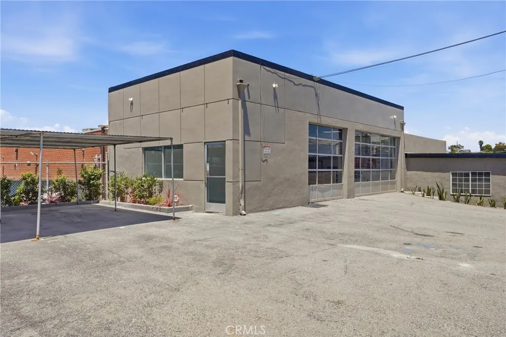 713 E El Segundo