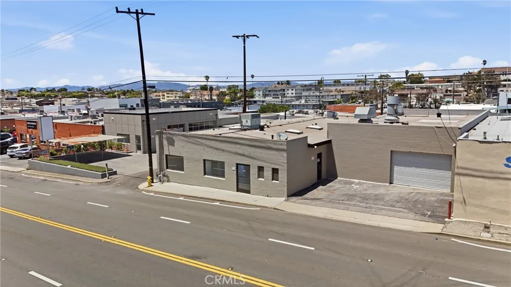717 E El Segundo