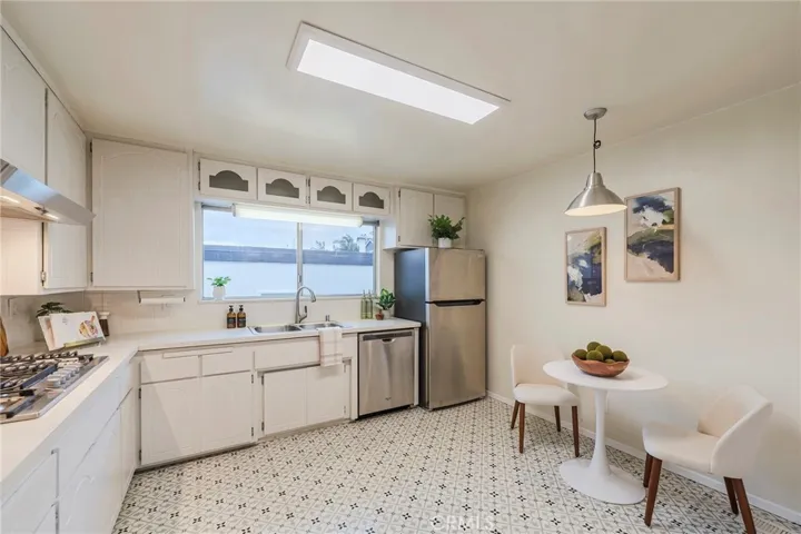 1825 Goodman Ave, Redondo Beach, California 90278