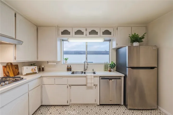 1825 Goodman Ave, Redondo Beach, California 90278