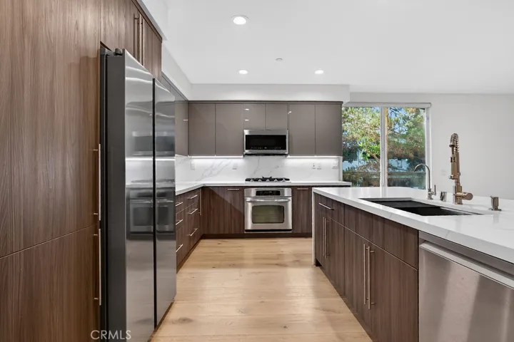575 Rockefeller, Irvine, California 92612